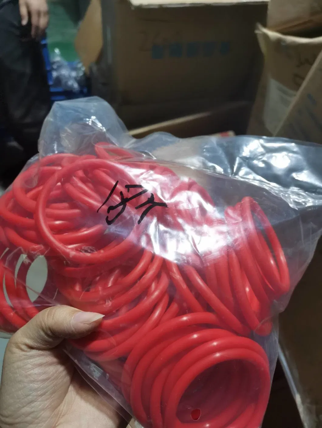 NBR FKM EPDM CR O-RING السيليكونية لتطبيقات السيارات والفضاء 4